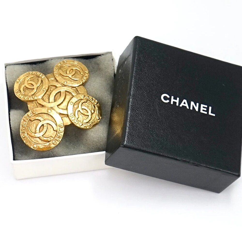 CHANEL CC Logos Round Cross Brooch Gold Tone 28 1234 Pin Auth w/Box q1138 - Picture 1 of 4